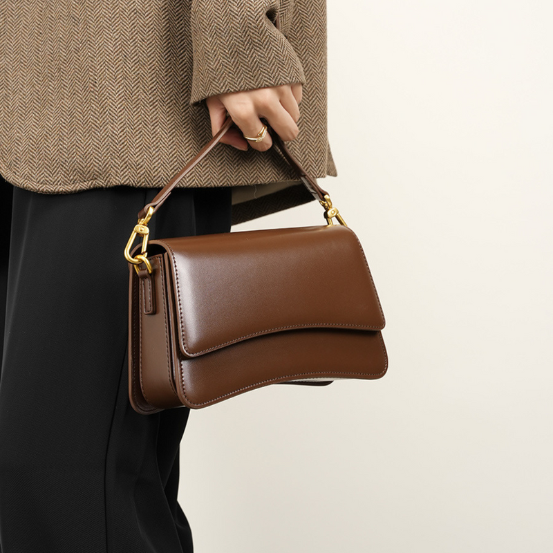 Tromsø Sleek Leather Shoulder Bag